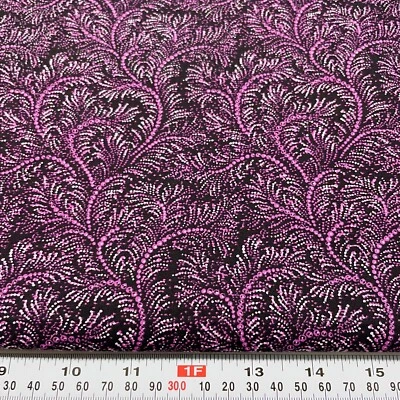 Tela de algodón púrpura vintage Manhattan Pearls por RJR Fabrics por media yarda Foto 1 de 2