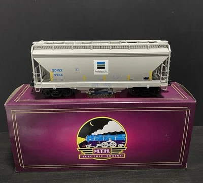 MTH Premier O Scale Southdown Cement Products 2 bay centerflow hopper (20-97956) - Image 1 of 4