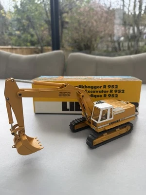 Liebherr 952 Excavator Model 1/50 - Image 1 of 2