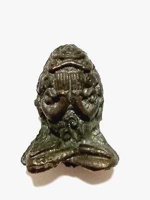 AMULETO TAILANDÉS LP CANCIÓN WAT CHAOFAH SALALOY PHRA PIDTA B.E. 2519 RARO SANTA PROTECCIÓN Foto 1 de 4