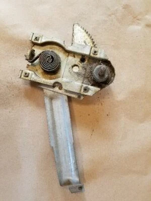 67 OLDSMOBILE DELMONT 88 CONVERTIBILE Quarter Window Regulator Rear Right side - Image 1 of 4