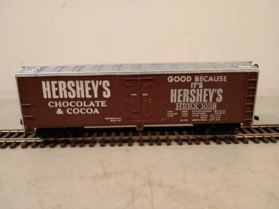 Tyco HO Scale Hershey's Chocolate & Cocoa HERX 1038 40' Boxcar Reefer - Image 1 of 4