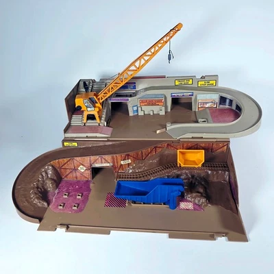 Mattel • Hot Wheels Sto & Go Construction Site Folding Case • 1979  - Image 1 of 4