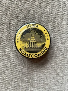 1944 University of Iowa Hawkeyes Homecoming  Pin Button - Picture 1 of 2