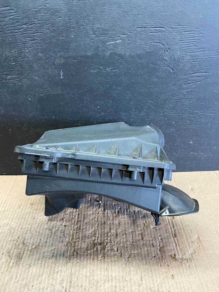 2014 to 2017 Buick Regal OEM Air Filter Air Cleaner Box D2818 DG1 - Image 1 of 4