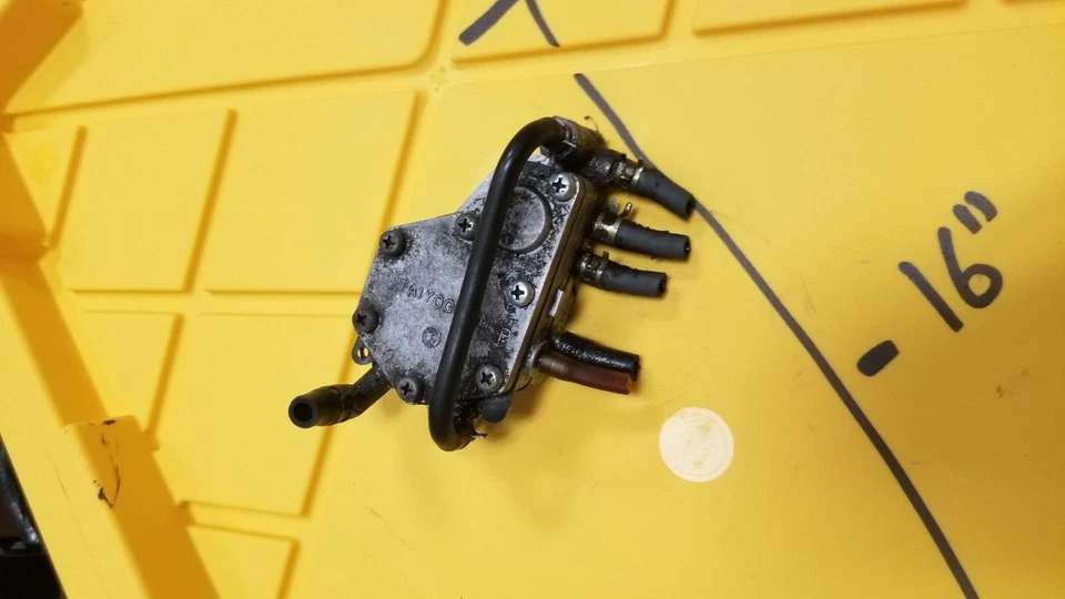 1997 - 2006 年雅马哈燃油泵碳水化合物毒蛇 Sxr Srx Venture Sx Vmax 毒液 600 700 — 第 1/1 张图片