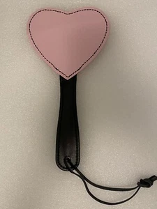 Rosa herzförmiges PU- oder Lederpaddel für Paare/Kinky/Valentinstag - gebraucht - Bild 1 von 4