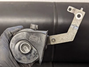 SEÑAL BOCINA LADO PASAJERO IZQUIERDO FORD ECOSPORT MK1 2014-17 CON SOPORTE - Imagen 1 de 4