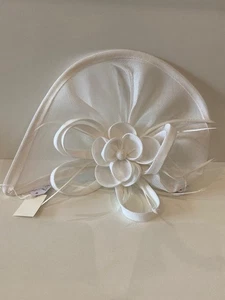 Anna and Grace white teardrop fascinator - Picture 1 of 2