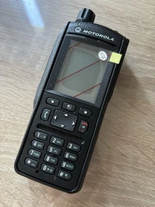 ⭐ MOTOROLA MTP6650, TETRA Handfunkgerät, 350-470 MHz + Standlader + Akku *NEU* ⭐ - Zdjęcie 1 z 18