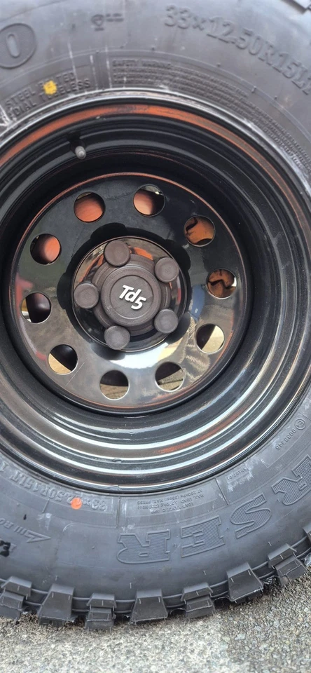 Land Rover Discovery 2 Hub Caps - Image 1 of 2