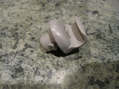 2006-2013 Nissan Xterra Sun Visor Clip Gray OEM - Image 1 of 3