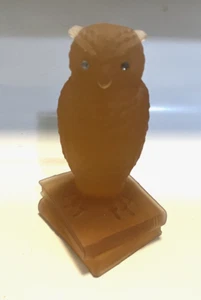 VTG 1970s “Wise Ole Owl” Figurine by Westmoreland 3.50"Tall On Books - Picture 1 of 3