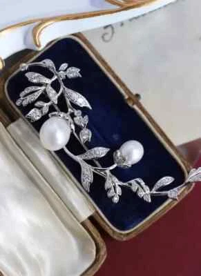 Elegant Blooming Leaf Design With 2.75CT Shiny Round Cut Sapphire & Pearl Brooch - Image 1 of 4