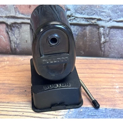 Antigo Boston Bulldog Afiador de Lápis Manual Sem Broca Mesa Suporte Preto EUA - Imagem 1 de 4