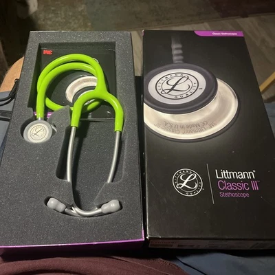 Estetoscopio 3M Littmann Classic III tubo verde lima humo con caja Foto 1 de 4