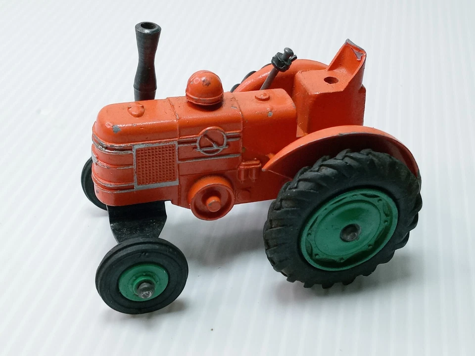 Tractor Field Marshall vintage Dinky Toys #301 con ruedas verdes variante Foto 1 de 4
