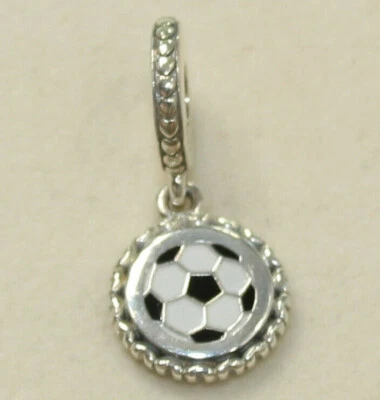 NUEVO AUTÉNTICO PANDORA CHARM FÚTBOL COLGANTE ENG792018_16 BOLSA DE GAMUZA Foto 1 de 4