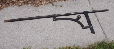 ANTIGUA GRÚA CHIMENEA HIERRO FORJADO ARTES Y MANUALIDADES PERÍODO - 58" ALTO - 1890s Foto 1 de 4