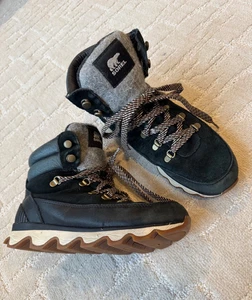 Sorel Kinetic Conquest Stivali Sneaker Invernali Impermeabili Nero Donna 9 NL3768-010 - Foto 1 di 11