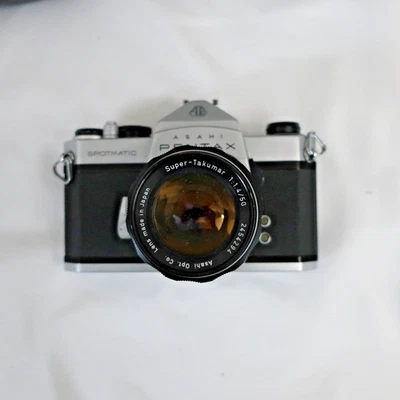 CÂMERA ASAHI PENTAX SPOTMATIC COM LENTE SUPER-TAKUMAR 50MM COM ESTOJO - Imagem 1 de 4