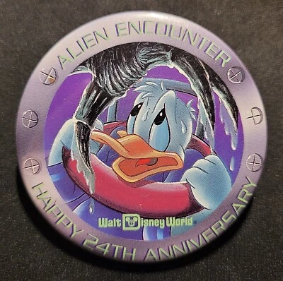 Botón de miembro del elenco de Disney WDW 24 cumpleaños encuentro alienígena Pato Donald 1995 Foto 1 de 2