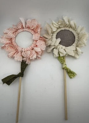 Par de flores hechas a mano en palo rosa blanco primavera manualidades margarita feliz Foto 1 de 4