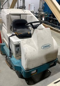 *Make Offer* New 2021 - Tennant #7200 Floor Scrubber Sweeper