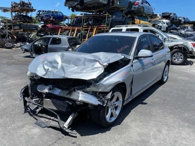 Tapa maletero bisagra pasajero trasero derecho 2012 13 14 15 16 17 18 BMW 328i Foto 1 de 4