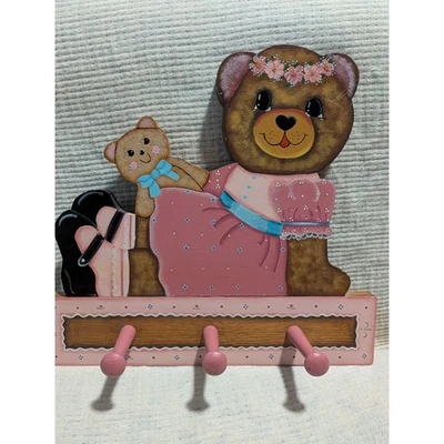 Gancho de pared familiar de oso de peluche de madera pintado a mano vintage de los años 50 rosa Foto 1 de 4