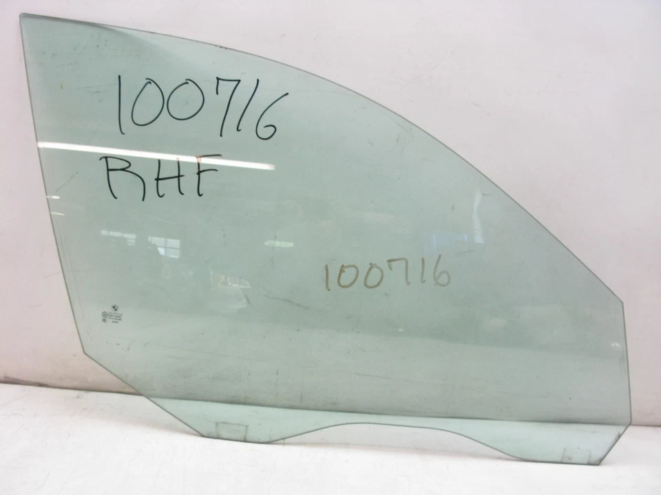 04-10 Right Front Door Window Glass BMW E60 530i 525i 545i 535i 550i M5 528i OEM - Image 1 of 1