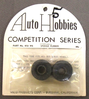 Par de neumáticos de coche de ranura de goma esponja Auto Hobbies 1:32 #413WS años 60 como nuevos en paquete Foto 1 de 4