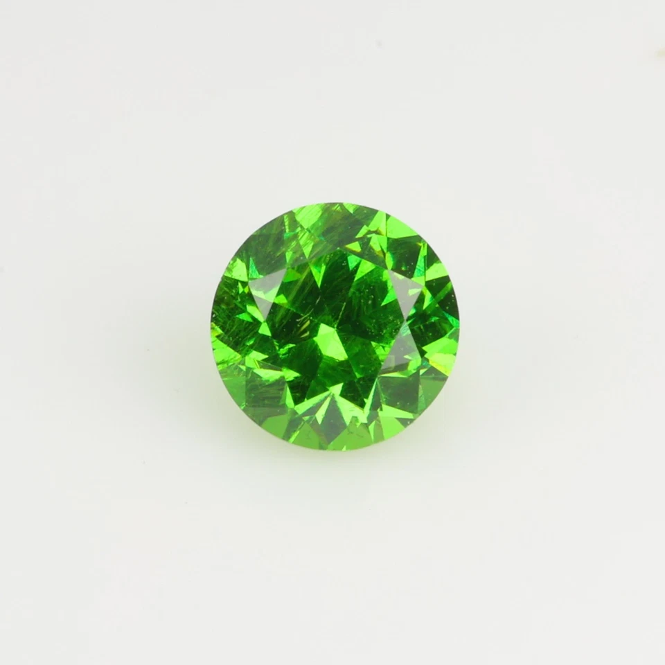 0.3 ct, Faceted Russian demantoid garnet high dispersion - Image 1 of 3