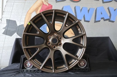 Llanta trasera 5VQ11NTSAB NUEVA OEM 2016-2017 DODGE VIPER ACR latón mono Foto 1 de 4