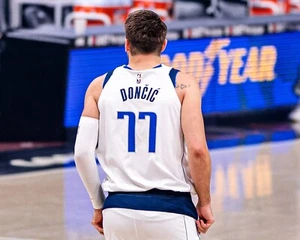 Luka Doncic On Court Name Dallas Mavericks 8x10 NBA Basketball Photo - Picture 1 of 1