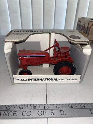 Vintage Ertl International Cub Tractor 1976-1979 Diecast 1:16 1993 Nos #25 - Image 1 of 4