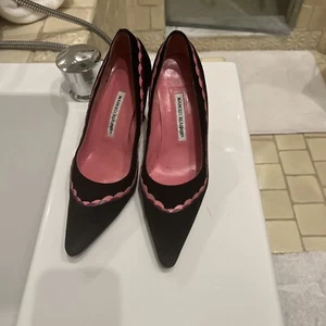 Manolo Blahnik 39.5 Black Suede Pink Purple Trim - Bild 1 von 9