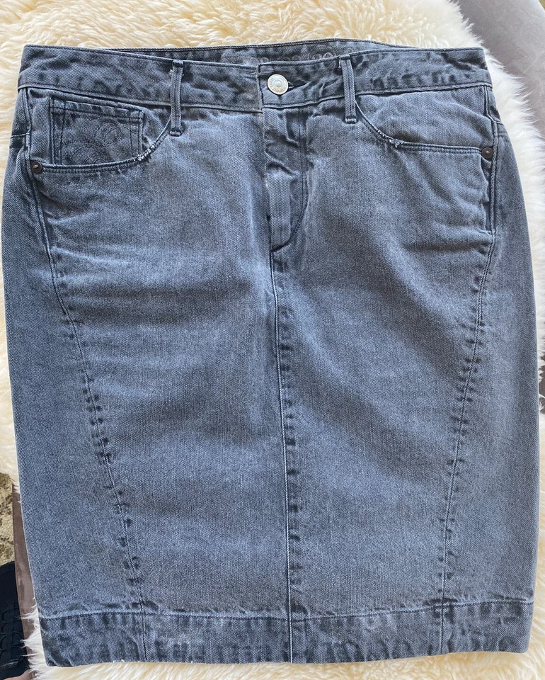 Saia jeans Ernest costurada Charlotte 79 cinza lavagem desgastada fenda traseira tamanho 30 - Imagem 1 de 4