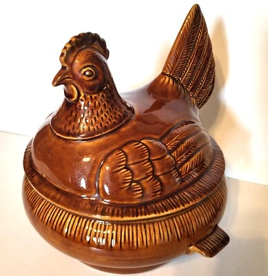 Sopa grande California EE. UU. Vintage cerámica gallina en un nido Foto 1 de 4