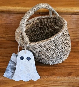 Cesta de dulces espeluznante tejida de Halloween desequilibrada con fantasma nueva con etiquetas con mango NUEVA 9,5x7,5 - Imagen 1 de 14