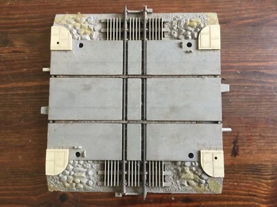 TRI-ANG CROSSING - Image 1 of 2