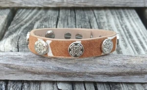 Nuevo Brazalete Rústico Niña Cuero Marrón Envoltura Estampado Animal Plateado RC Logo Clavija - Imagen 1 de 6