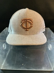 NUEVA Gorra Era MINNESOTA TWINS Marrón/Gris Ajustada Talla 7 1/2 MLB #1000 - Imagen 1 de 6