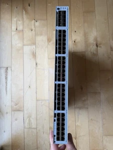 Cisco C9300-48p-e - Zdjęcie 1 z 4