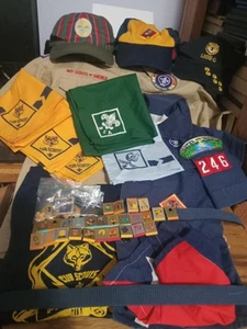 Vintage Cub Scout Lot Pfadfinder Pfadfinder Mütze Shirt Taschentuch Patches Verschiedenes - Bild 1 von 22