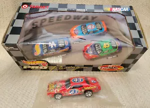 3 1998 sellado Petty Gen. Hot Wheels Cars & Target Lucky Charms Car 2408120G - Imagen 1 de 14