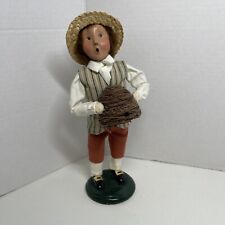 Byers Choice 2002 Williamsburg Boy With Beehive- Sought After Piece! Excellent