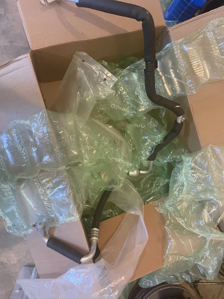 Mangueira de sucção refrigerante AC - linha de sucção UAC serve 05-09 Hyundai Tucson 2.7L-V6 - Imagem 1 de 2