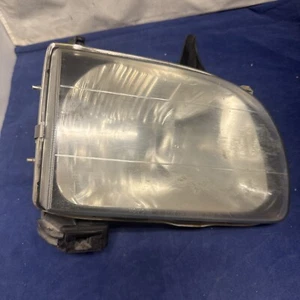 2001-2004 Toyota Tacoma Right Passenger Side Headlight Assembly OEM WORKS - Picture 1 of 9