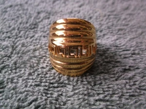 Vintage Chunky Goldtone Ring With Ribs & Cutouts At The Center ~ 6 - Imagen 1 de 3